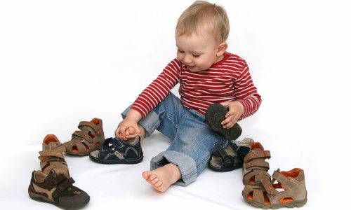 kak-vybrat-detskie-sandali