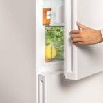 Не закрывается дверца холодильника: что делать