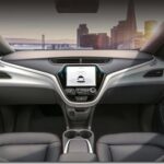GM анонсирует свой первый серийный автомобиль без руля и педалей
